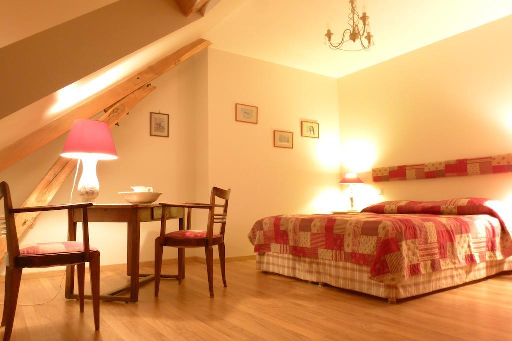 Bed and Breakfast Ferme de Marpalu La Ferté-Saint-Cyr Habitación foto